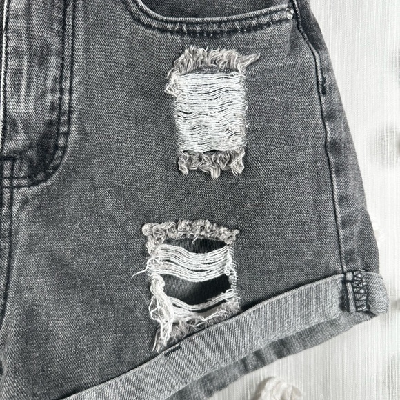 SHEIN Women’s Charcoal Distressed Jean Shorts Size XS(2) - Picture 4 of 7